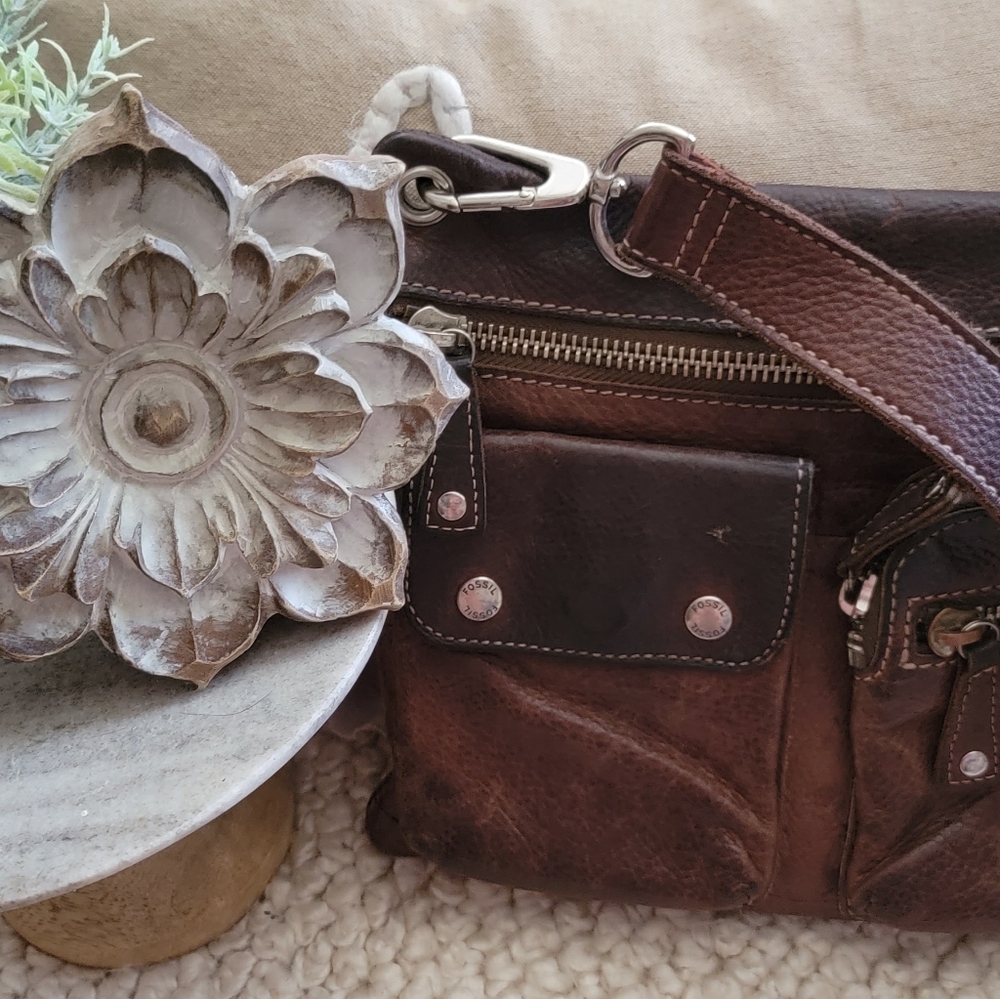 *SOLD* VINTAGE FOSSIL CROSSBODY